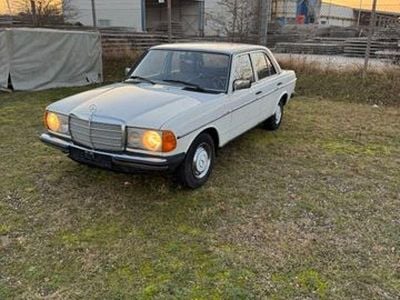 Gebraucht Mercedes 230 109 PS (80 kW) 1979 Weiß Limousine