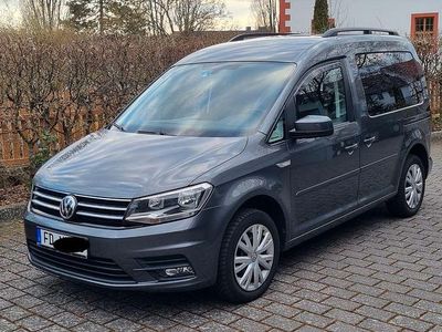 Second-hand VW Caddy Comfortline 102 CP (75 kW) 2015 Negru Monovolum