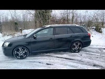Second-hand Toyota Avensis 129 CP (94 kW) 2006 Negru Break