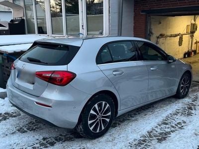 Gebraucht Mercedes A180 116 PS (85 kW) 2022 Silber Kleinwagen
