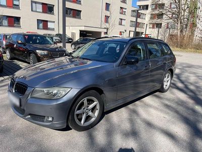 Gebraucht BMW 318 143 PS (105 kW) 2011 Grau Kombi