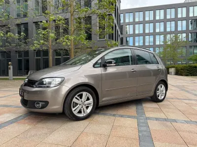 Używany VW Golf VII Match 105 KM (77 kW) 2012 Brązowy Sedan/Limuzyna