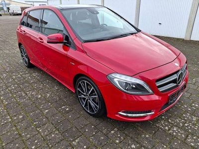 Gebraucht Mercedes B180 122 PS (89 kW) 2011 Rot Van / Kleinbus