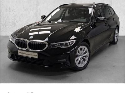 Schwarz Gebraucht 2021 BMW 320 Advantage Kombi | 23.990 € (Guter Preis)