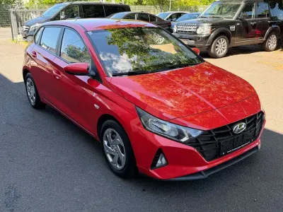 Gebraucht Hyundai i20 Pure 84 PS (61 kW) 2020 Rot Kleinwagen