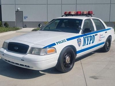 Usado Ford Crown Victoria 340 HP (250 kW) 2009 Preto Sedan