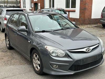 Gebraucht Hyundai i30 Edition 90 PS (66 kW) 2011 Grau Limousine