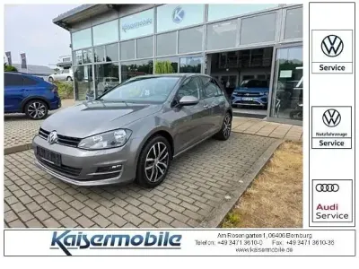 Gebraucht VW Golf VII Allstar 110 PS (80 kW) 2016 Limestone grey metallic Limousine