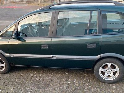 Grün Gebraucht 2001 Opel Zafira Van / Kleinbus | 1.700 €