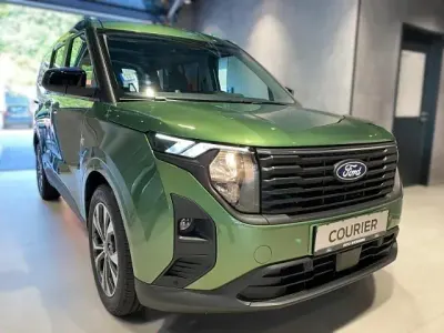 Gebraucht Ford Tourneo Courier Titanium 125 PS (91 kW) 2024 Gruen Van / Kleinbus