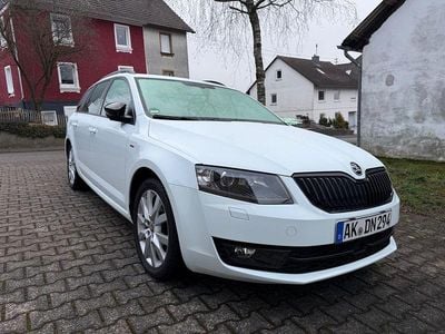 Weiß Gebraucht 2017 Skoda Octavia Joy Kombi | 14.400 € (Fairer Preis)