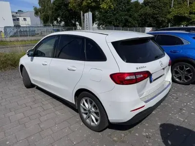Gebraucht Mercedes B250 218 PS (160 kW) 2021 Polarweiss Kleinwagen