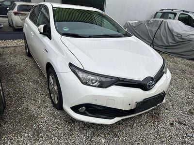 Weiß Gebraucht 2019 Toyota Auris Hybrid Team Limousine | 11.900 € (Superpreis)