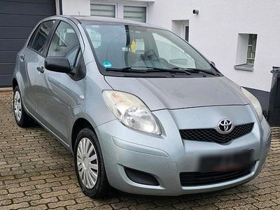 Grau Gebraucht 2009 Toyota Yaris Kleinwagen | 3.300 € (Fairer Preis)