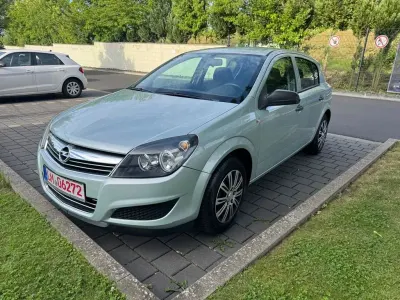 Gebraucht Opel Astra Selection 90 PS (66 kW) 2009 Grau Limousine