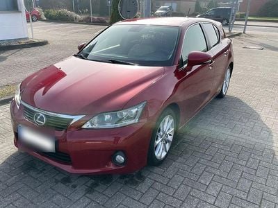 Gebraucht Lexus CT200h Luxury Line 135 PS (99 kW) 2010 Rot Kleinwagen