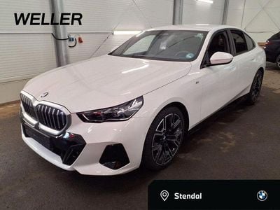 Gebraucht BMW 520 M Sport 197 PS (144 kW) 2025 Mineralweiß (weiß) Limousine