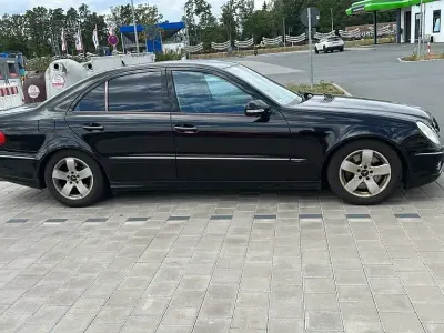 Gebraucht Mercedes E280 Avantgarde 190 PS (139 kW) 2006 Schwarz Limousine