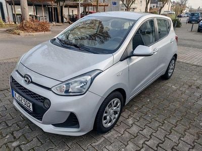 Gebraucht Hyundai i10 Trend 69 PS (50 kW) 2017 Silber Kleinwagen