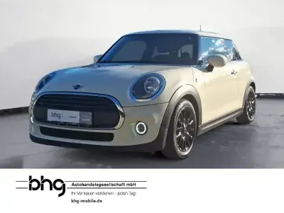 Used Mini ONE 102 HP (75 kW) 2019 White Hatchback