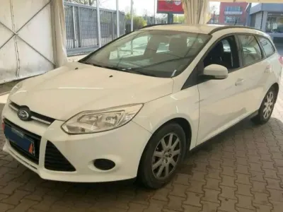 Gebraucht Ford Focus Trend 150 PS (110 kW) 2014 Polarsilber metallic Kombi