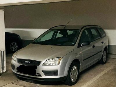 Silber Gebraucht 2007 Ford Focus Kombi | 2.500 € (Etwas zu teuer)