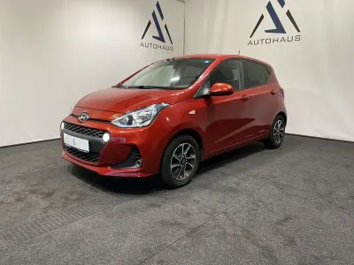 Gebraucht Hyundai i10 Trend 67 PS (49 kW) 2018 Red passion / mic Kleinwagen