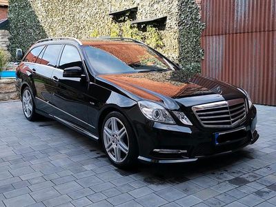 Schwarz Gebraucht 2011 Mercedes E220 AMG Kombi | 8.999 € (Fairer Preis)