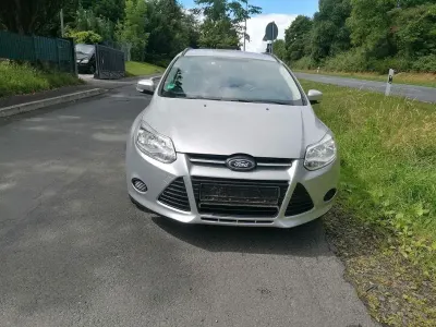 Gebraucht Ford Focus 105 PS (77 kW) 2012 Silber Kombi