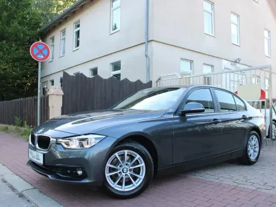 Gebraucht BMW 318 Advantage 136 PS (100 kW) 2018 Grau Limousine