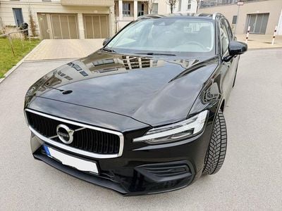 Second-hand Volvo V60 Momentum 150 CP (110 kW) 2020 Negru Break