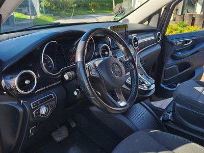 Mercedes V220