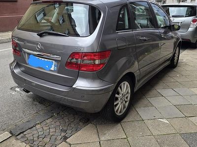 Mercedes B200