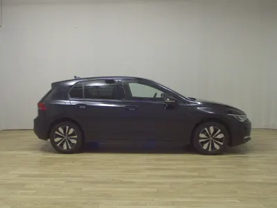 Second-hand VW Golf VIII Move 150 CP (110 kW) 2023 Negru