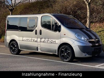 Grau Gebraucht 2012 Opel Vivaro Van / Kleinbus | 12.900 € (Teuer)