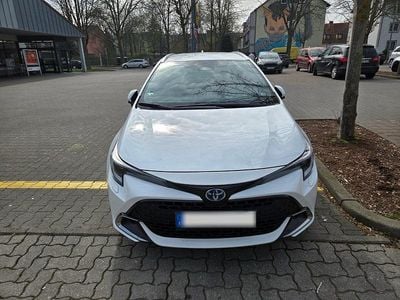 Begagnad Toyota Corolla Team 122 HK (89 kW) 2023 Vit Kombi