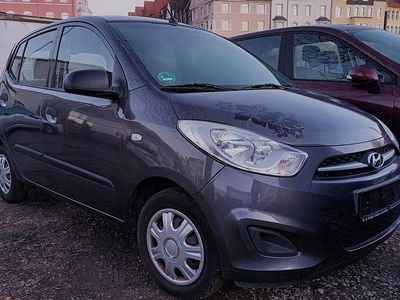 Gebraucht Hyundai i10 69 PS (50 kW) 2013 Grau Kleinwagen