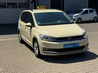 Gebraucht VW Touran 150 PS (110 kW) 2022 Beige Van / Kleinbus