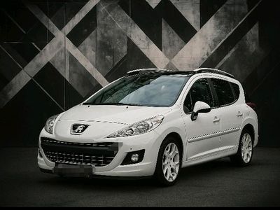Weiß Gebraucht 2011 Peugeot 207 Family Kombi | 3.500 € (Fairer Preis)