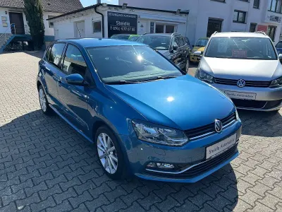 Gebraucht VW Polo Highline 90 PS (66 kW) 2017 Blau Kleinwagen