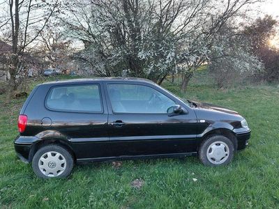Gebraucht VW Polo 70 PS (51 kW) 2000 Schwarz Kleinwagen