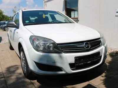 Gebraucht Opel Astra Edition 140 PS (102 kW) 2009 Weiß Limousine