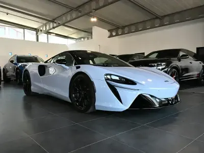 Gebraucht McLaren Artura 700 PS (514 kW) 2024 Mso ceramic grey Coupé