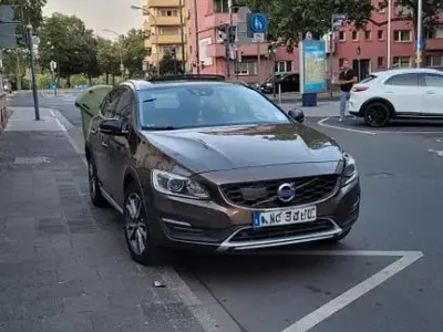 Gebraucht Volvo V60 CC Summum 150 PS (110 kW) 2017 Braun Kombi