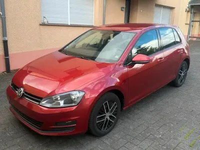 Gebraucht VW Golf VII 105 PS (77 kW) 2013 Rot Kleinwagen