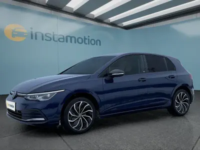 Gebraucht VW Golf VIII 131 PS (96 kW) 2023 Blau Kleinwagen
