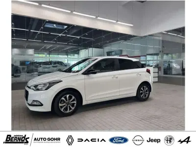 Gebraucht Hyundai i20 Passion 84 PS (61 kW) 2018 Polar white Kleinwagen
