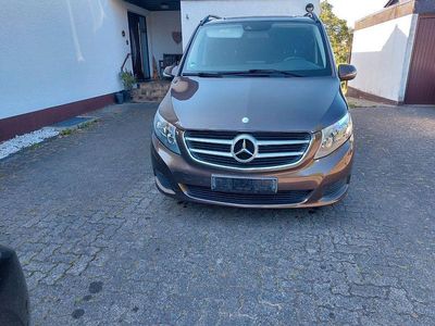 Mercedes V220