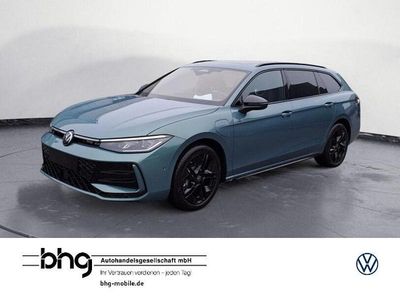 Maripositgrün metallic Gebraucht 2025 VW Passat R-line Kombi | 46.860 € (Superpreis)