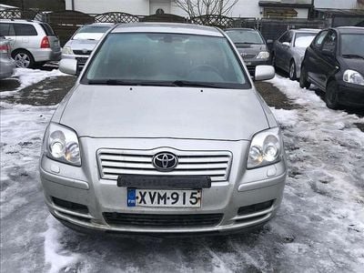 Second-hand Toyota Avensis 147 CP (108 kW) 2005 Argintiu Berlinǎ